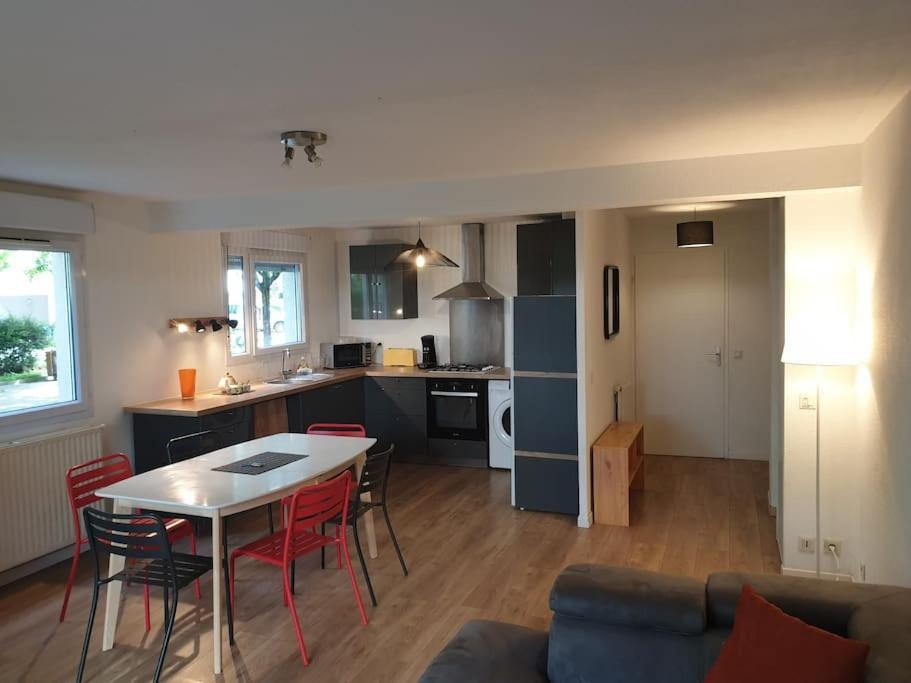 Апартаменты 62 M2 Rez De Jardin, Terrasse , 6 Lits Et Parking Анси Экстерьер фото