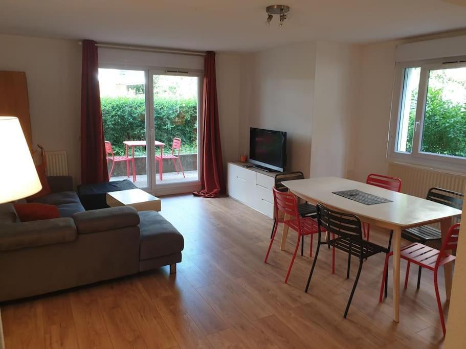Апартаменты 62 M2 Rez De Jardin, Terrasse , 6 Lits Et Parking Анси Экстерьер фото
